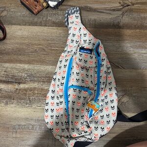 Kavu Cream Sling Bag with Blue and Black Pattern